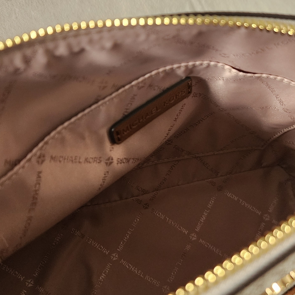 Michael Kors Jet Set Logo Crossbody Bag in Vanilla/Acorn - Picture 6 of 8